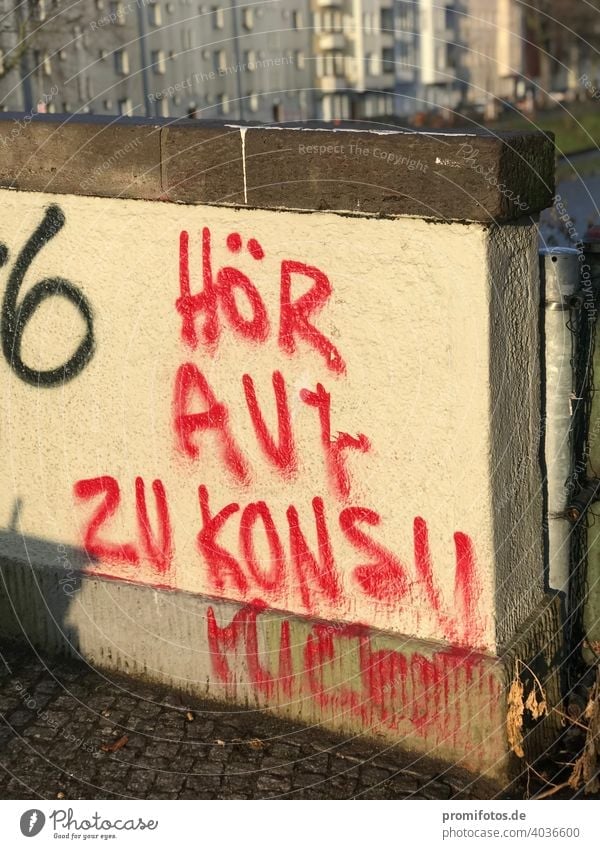 Graffiti on a bridge: "Stop consuming". Seen in Berlin / Photo: Alexander Hauk Consumption Economy Company policy sustainability environmental protection Bridge