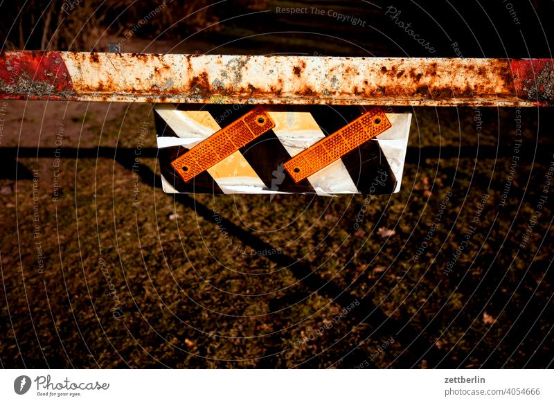 Transit ban sign Road sign transit ban Arrangement interdiction proscribe obliquely angles Control barrier Barrier Reflector Classification commanded