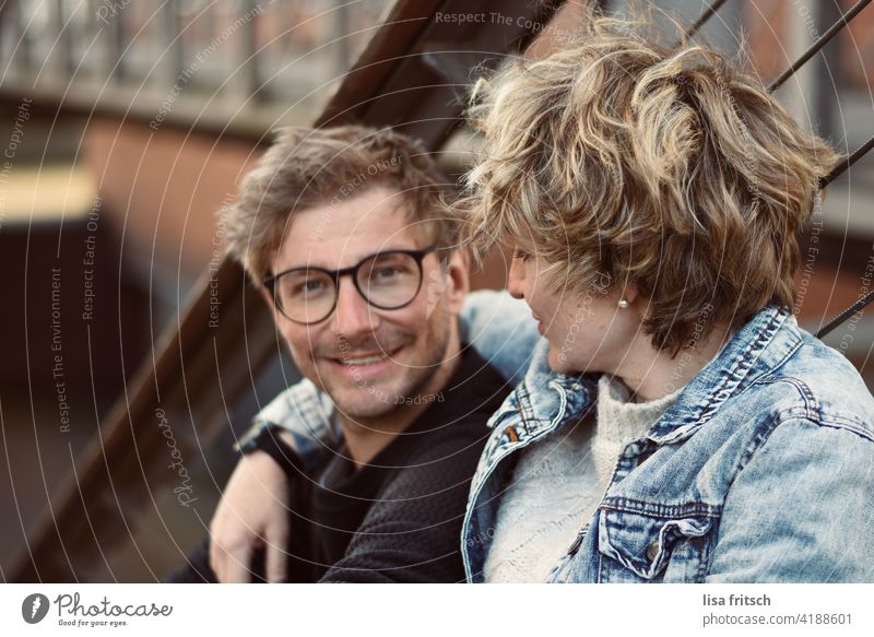 Together Couple Heterosexuality Man Woman Short-haired Adults Love Human being Exterior shot Relationship Smiling Colour photo Lovers Romance Lifestyle Happy