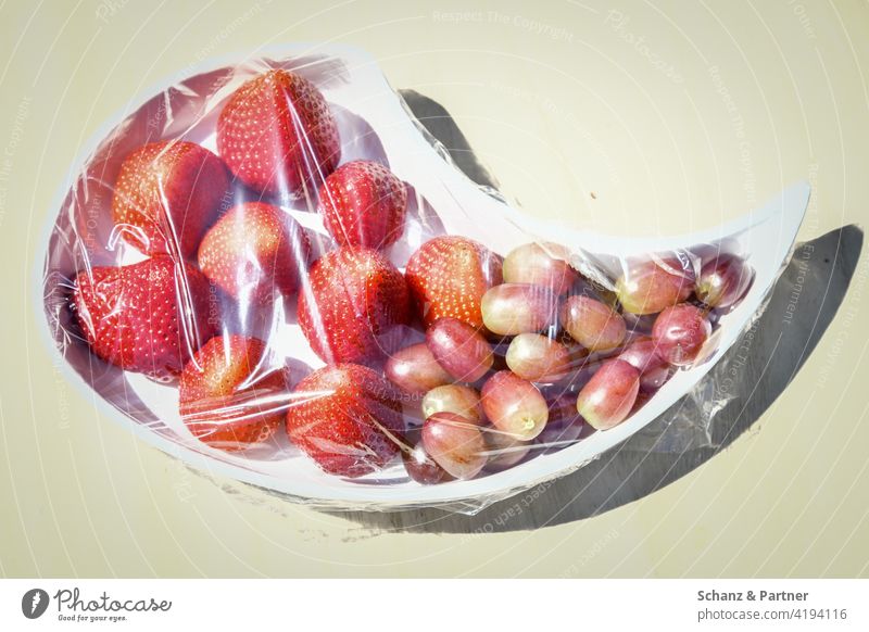 Strawberries and grapes wrapped in cling film Fresh fruit Buffet Packaged Strawberry fructose fruits naturally Unnatural perspire Food Fruit Nutrition cute