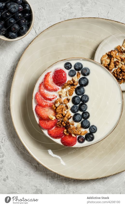 Breakfast bowl with berries and yogurt breakfast healthy berry granola food vitamin natural meal morning delicious fresh blueberry strawberry organic nutrition
