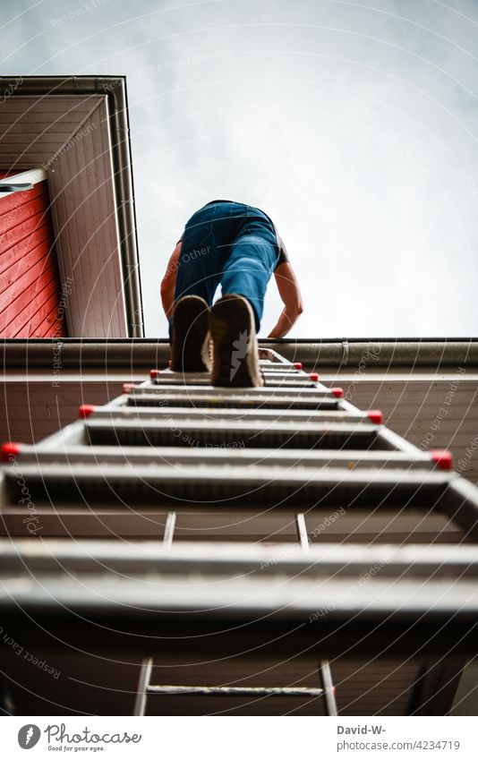 Climbing on the roof Ladder Roof burrs Go up Ascending Man Upward labour Tall Caution cautious housework repair Craftsperson
