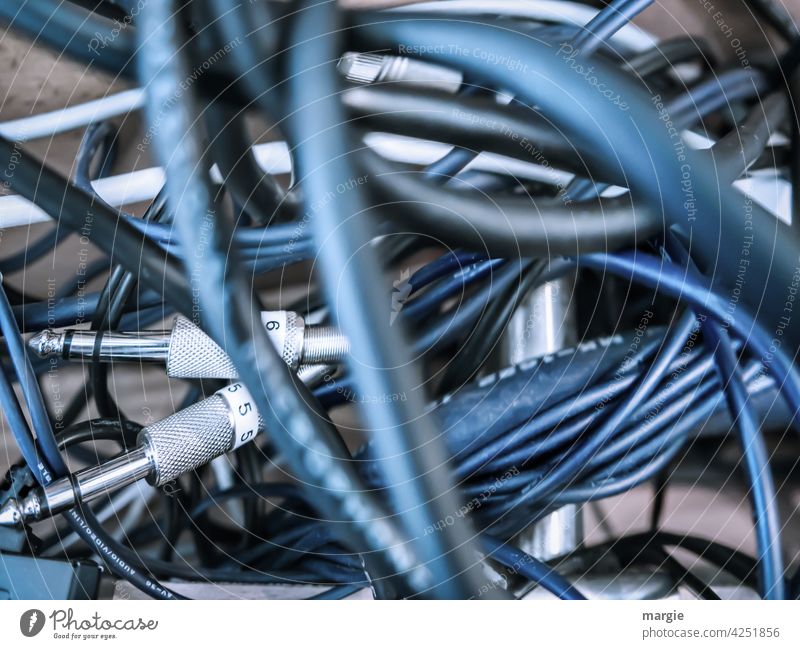 There we have the salad I cable salad Cable Electricity Electrical equipment Technology Transmission lines Connector Wire Electronics Connection