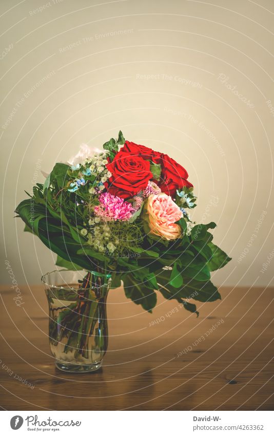 Bouquet in a vase Vase Table Decoration Gift Mother's Day Birthday wedding day Love roses Thank you. I'll take care of it. flowers Flower vase vintage