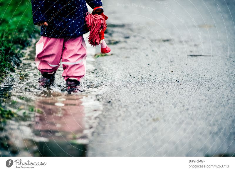 Child at the roadside Roadside Road traffic peril Puddle Rainy weather Doll Bad weather Street Wet Autumn Weather esteem Risk