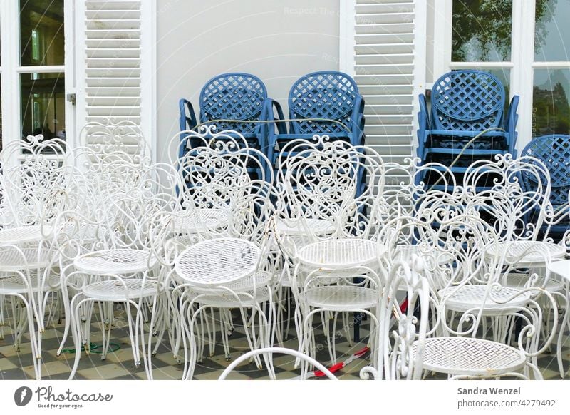 Empty chairs in the gastronomy corona Economy Gastronomy Café Virus void Measures closure Insovenz broke hardship finance Consumption