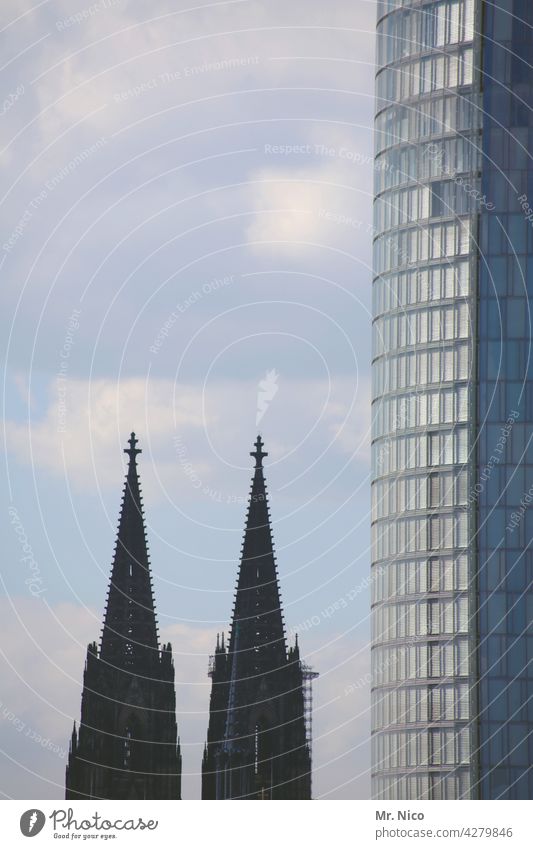 difference in size High-rise Building Manmade structures Dome Church Downtown Town Architecture Tourist Attraction Landmark Glas facade Office building
