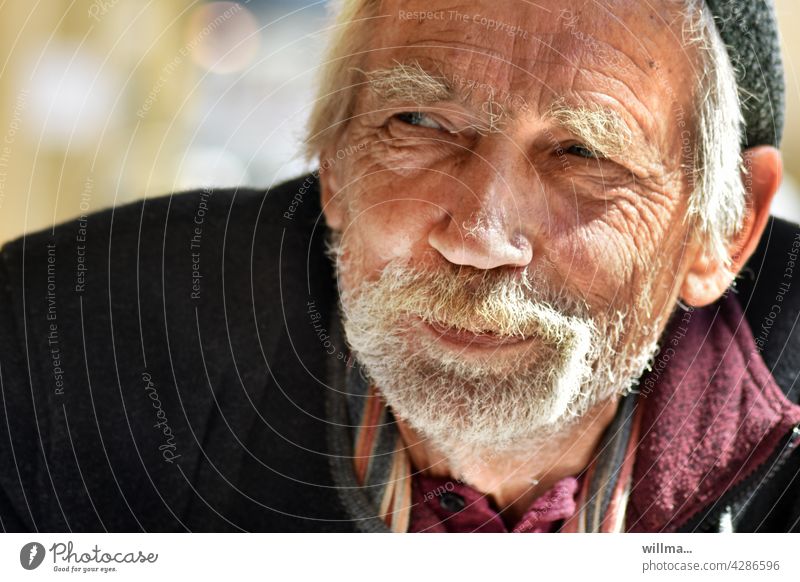 Mischievously smiling man with a white beard Man portrait bearded Senior citizen White-haired Beard Face Impish shrewd grin wrinkle kind good-humoured Smiling