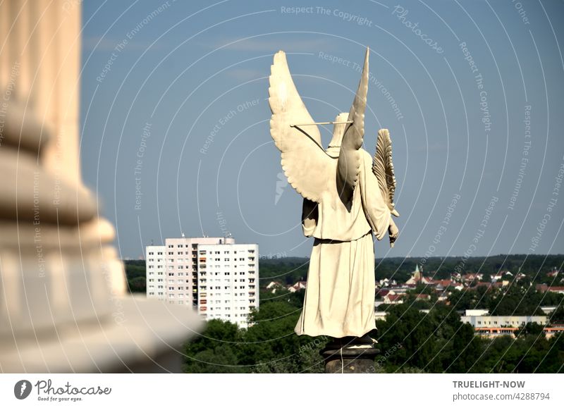 You can get very close to the angel and enjoy a view of Potsdam and the surrounding area from the top of the viewing platform of the architecturally interesting, listed St. Nikolai Church.