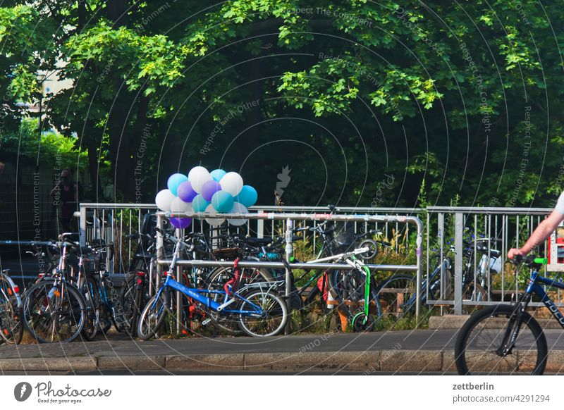 balloons Parking lot Parking area Bicycle Bicycle rack rail individual transport Local traffic Town Street Scene urban Balloon decoration Decoration grape Party