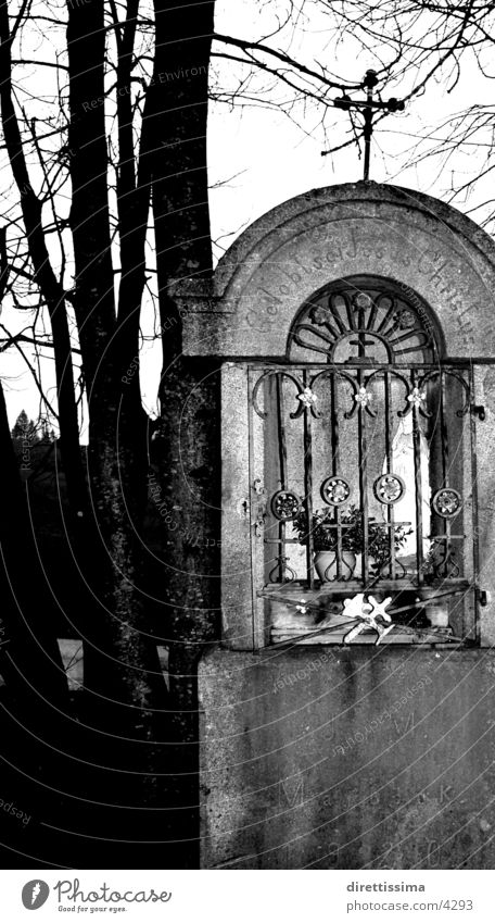 matal Wayside shrine Dark House of worship Black & white photo