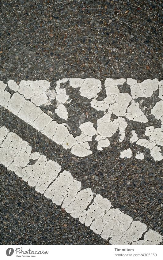 !Trash! 2023 | The ravages of time Street Asphalt mark Lane markings Colour White puzzling Wear brittle Sign Old Colour photo Deserted Decline disintegrate