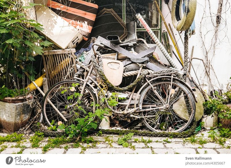 Old bicycle standing in front of a pile of garbage Trash rubbish bin ton Wall (building) canopy overseas city Trash container Waste management Throw away