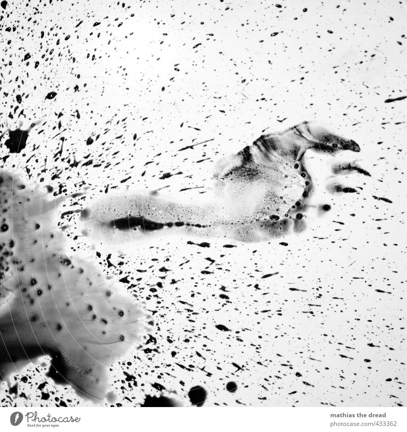 PLATSCHE PLATSCHE Feet Inspiration Lanes & trails Imprint Footprint Inject Paints and varnish Ink Daub Tracks Children's foot Minimalistic Black & white photo