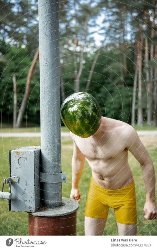 It’s easy to fool around during such a hot summer. No problem whatsoever if you put a watermelon on your head. Just be sure that there aren’t many metal poles around you. Easy to get involved in an unpleasant accident.