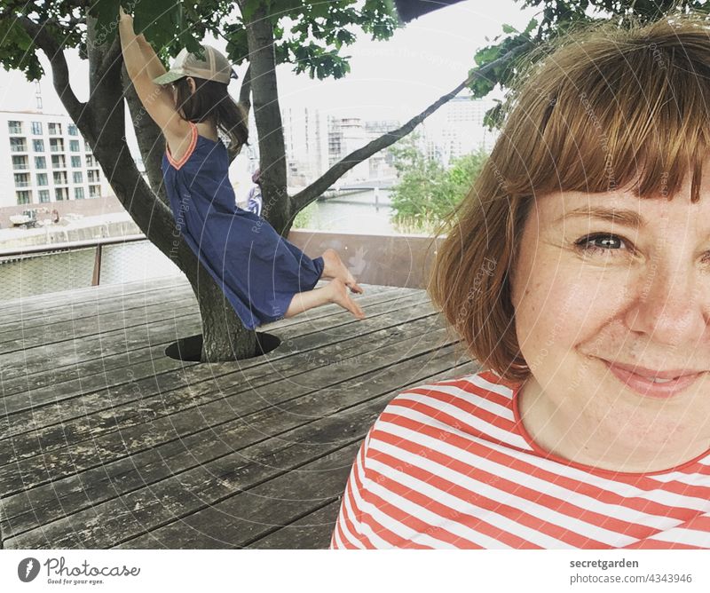 [PARKTOUR HH 2021] Selfie with Nike :-) Face Woman Child Joy Joie de vivre (Vitality) portrait Happy Happiness Smiling pretty Adults Exterior shot Cute Playing