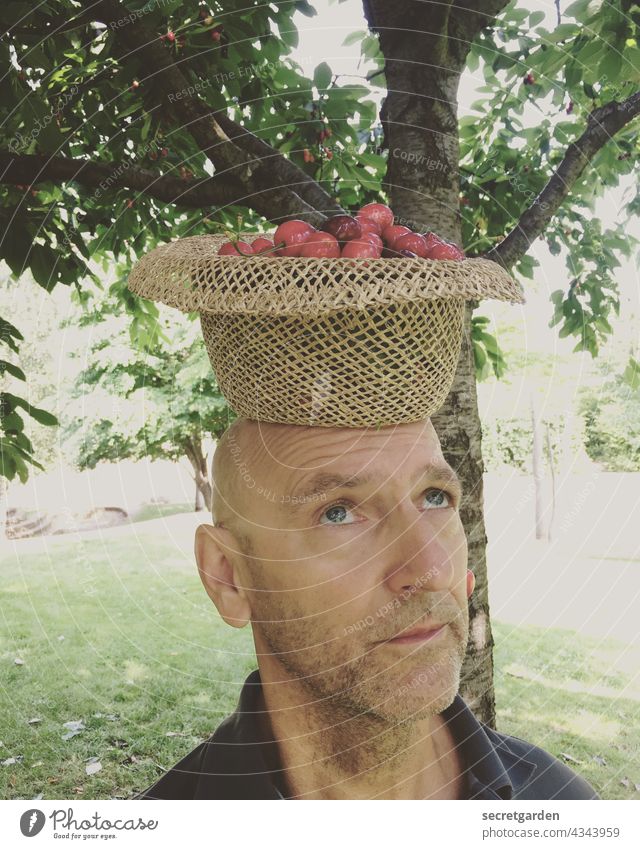 [PARKTOUR HH 2021] Top-heavy Cherry fruits Man masculine Hat upturned amass Bald or shaved head Face Head Garden Calm balance Human being portrait Facial hair
