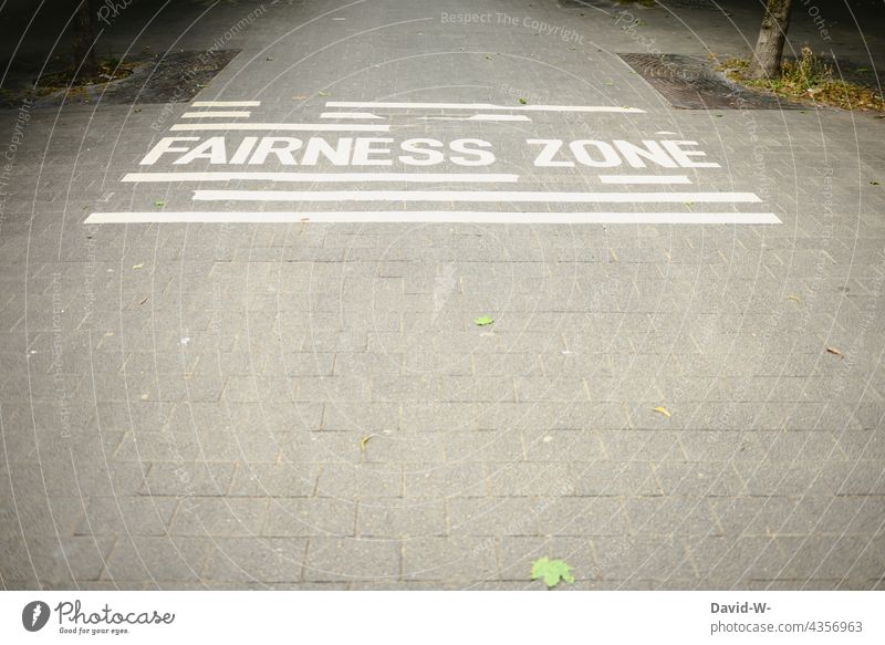 Fairness Zone - Marking on the path - Defusing conflicts between cyclists and pedestrians Conflict Pedestrian Cycling defusing Street Transport Bicycle