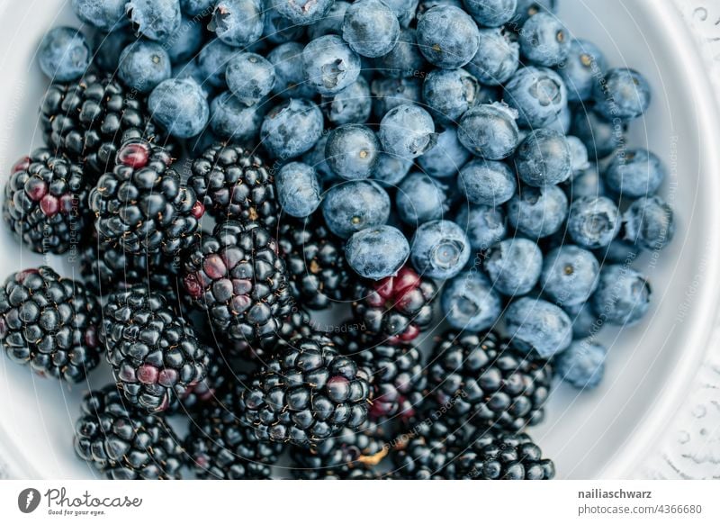 Blueberries and blackberries Blueberry Blackberry blueberries Plate Vitamin Nutrition Raw Dessert Mature Close-up Colour photo Fresh Harvest berry fruit Fruit
