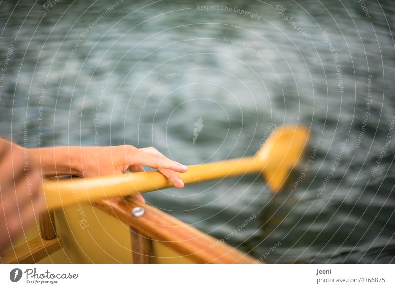 canoe Canoe Canoe trip Canoeing Lake Lakeside River River bank Pond Water Watercraft Surface of water Aquatics Water reflection Leisure and hobbies free time