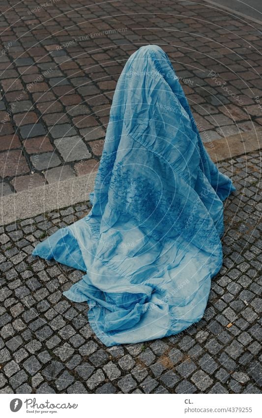 pollerburka Bollard Blanket Cloth concealment Rag quaint Street Burka Whimsical Cobblestones Blue Discovery