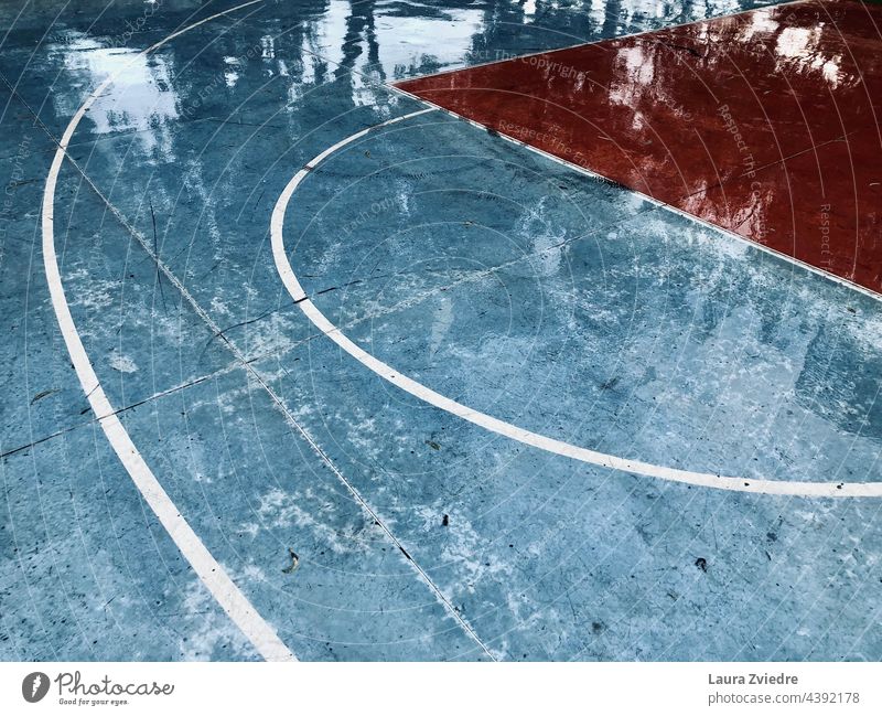 Basketball in the rain basketball court 3x3 Sports Ball sports Playing street basketball wet rainy Exterior shot Leisure and hobbies Sporting Complex