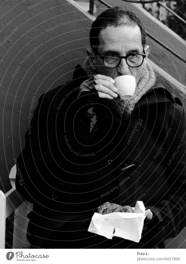 Cold coffee Man Eyeglasses Sit Winter Scarf Bench Jacket Cycling gloves Croissant Drinking Break corona lockdown bench
