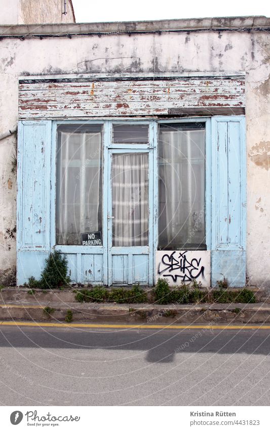 no parking sign in window Window door Entrance curtains Facade wood panelling House (Residential Structure) Building Architecture Graffiti Clearway Street