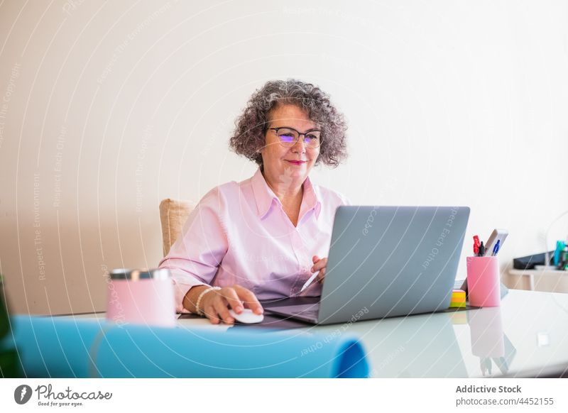 Businesswoman with tablet and laptop working in office businesswoman internet online smiling self employed workplace using gadget device coffee job sticky note