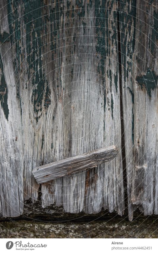 constructive | cohesion Wooden wall Weathered greying Across obliquely Repair Wooden fence Partition wall wooden Old Broken corrupted Brittle defective Repaired
