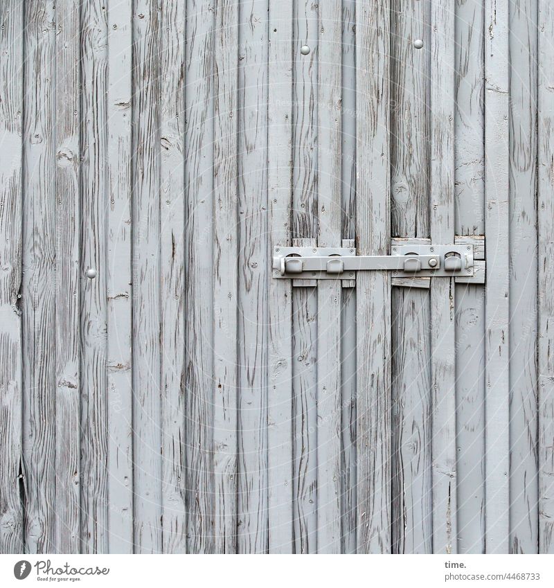 Entrees (47) door Wood Closure Hinge Wood grain Wing of a door locked too Closed Gray Lock hangers metal brackets tight