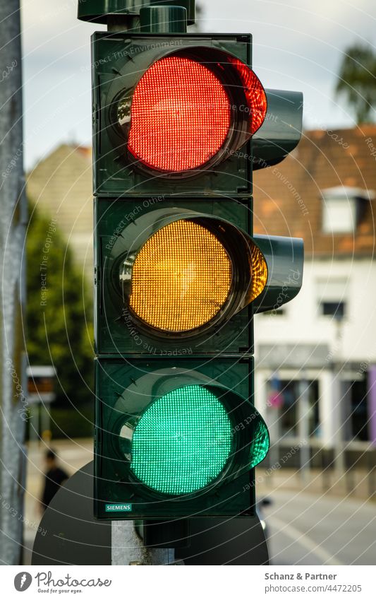 red, green, yellow traffic light Traffic light Red Green Yellow Road sign Signal station Coalition SPD Free Democratic Party Transport policy choice Parties