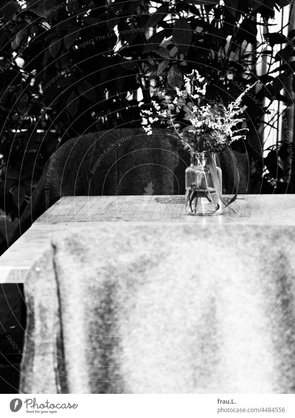 Bistro table Wooden table Chair Wool blanket flowers Vase bush Café Sidewalk café Bakery Bakery shop Bouquet Autumn Town Cozy