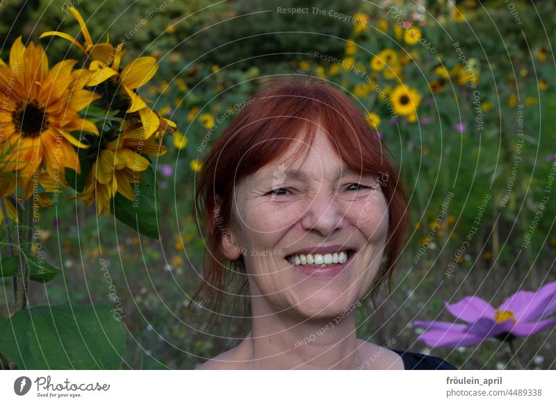 UT Teufelsmoor | Sun Woman Face of a woman Laughter Human being flowers plants Sunflower Garden cheerful fortunate Nature Summer Colour photo Flower
