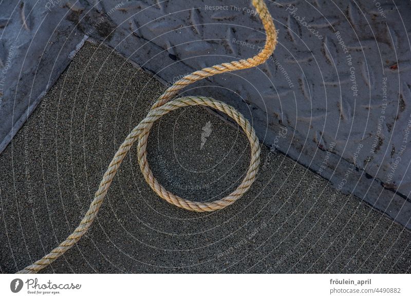 UT Teufelsmoor | Loop Rope Ground Deserted Exterior shot Colour photo Detail Subdued colour Structures and shapes Gray hemp rope