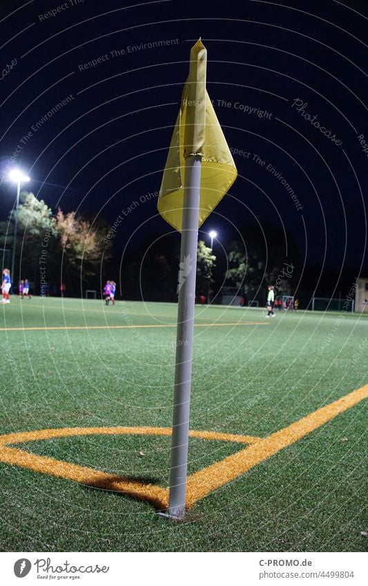 Corner flag artificial turf pitch during evening match Foot ball Football pitch corner flag Night Yellow Green Artificial lawn Amateur amateur football slanting