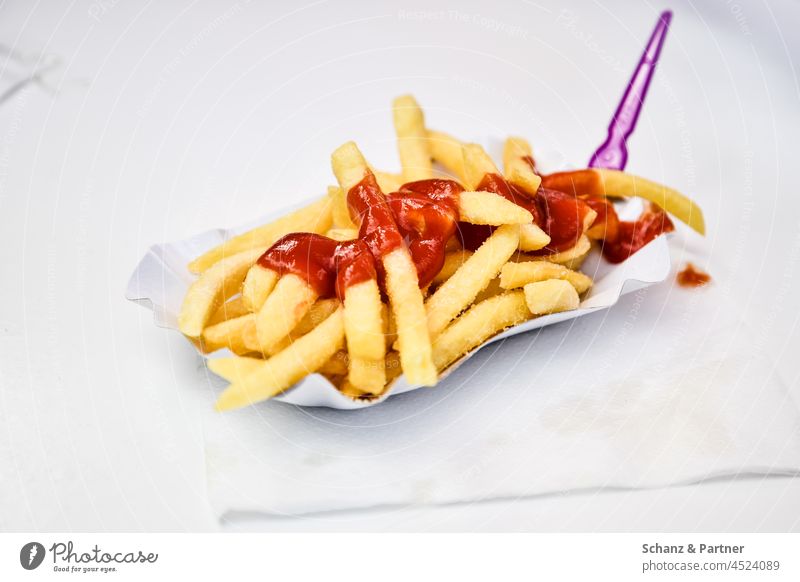 French fries with ketchup Ketchup Fast food Eating prick Plastic cutlery cardboard bowl Crisp Delicious now and then Nutrition Unhealthy salubriously Food Fat