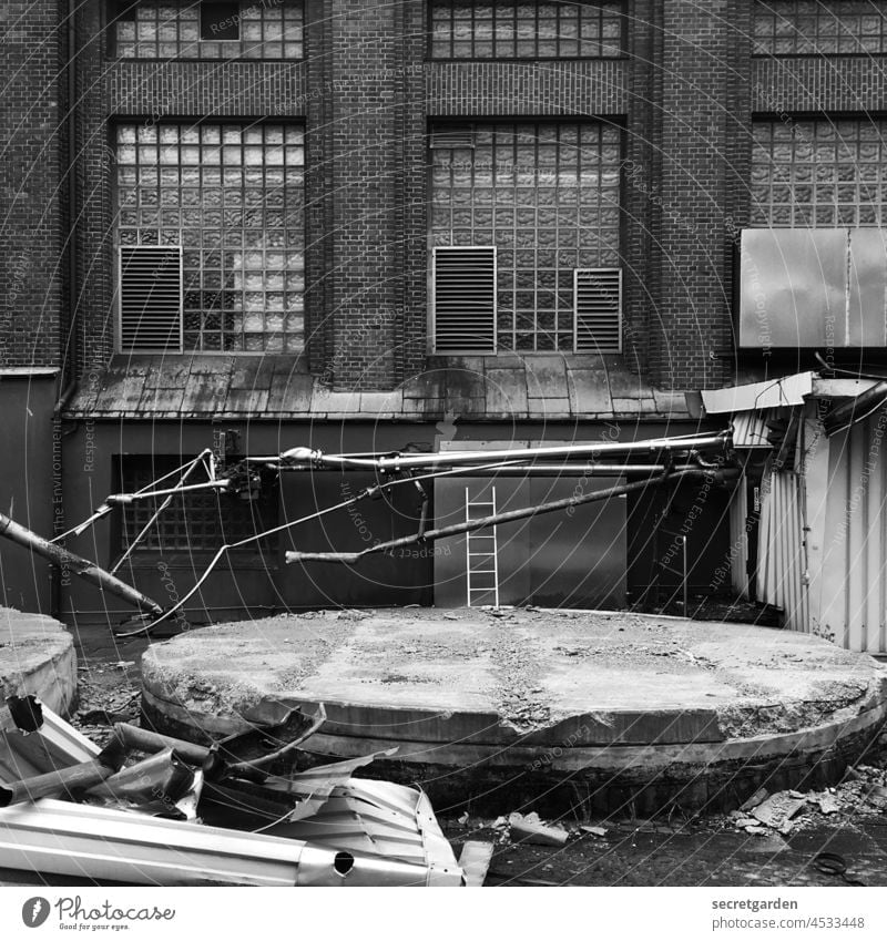 vacancy Hamburg Building Termination tear off Architecture Black & white photo Facade Building for demolition Ripe for demolition outline Factory