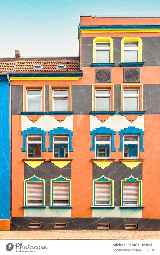Colourful tenement house of the Magdeburg modern age Magdeburg Modernity Build new shape Colour photo Geometry Window Architecture pastel otto judge
