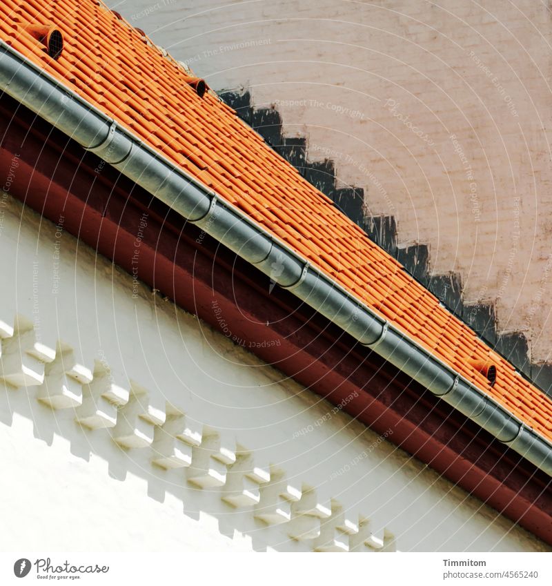 All kinds of shapes and lines Roof Facade Wall (building) Rain gutter Roofing tile stagger Cornice Shadow White Red slber Orange Architecture Church Deserted
