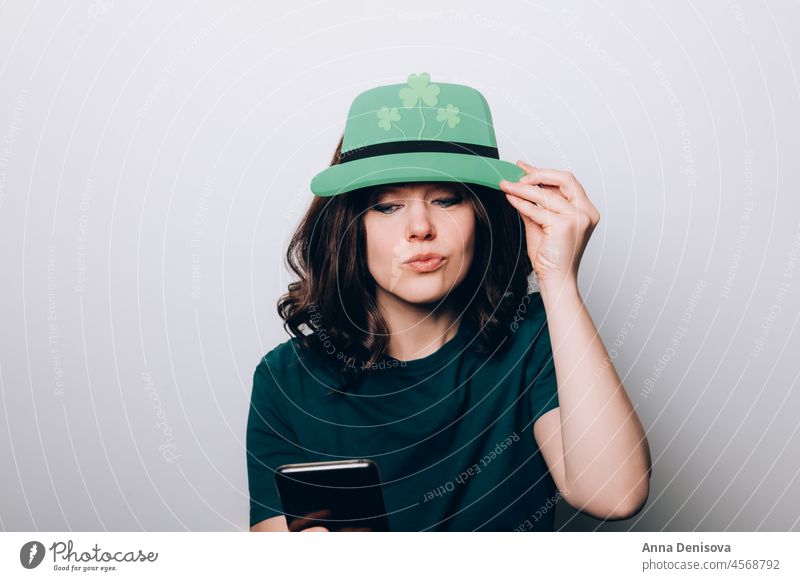 St Patricks Day party Symbol 17 March video call stay safe smartphone lockdown covid kid woman girl young coin hat leprechaun photo booth props green lucky