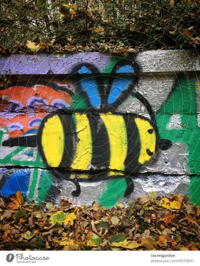 [UT Berlin 2021] friendly bee sting Graffiti Illustration Bee Wall (barrier) Wall (building) Daub variegated Childlike Street art Facade Art Climate
