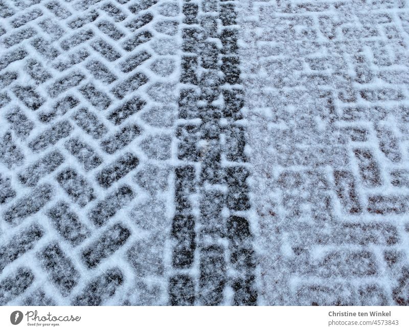 lightly covered with snow are the paving stones laid in different patterns Paving stone Winter Smoothness texture Structures and shapes Pattern Snow