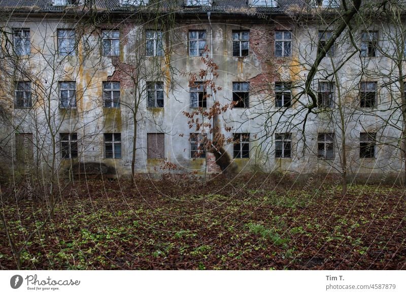 an old abandoned barracks in Brandenburg Ruin Winter Deserted Day Architecture Window Cold Exterior shot House (Residential Structure) Building