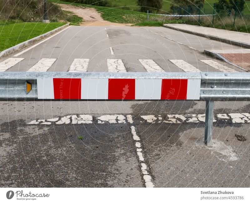 End of the road sign stop limiter barrier roadworks roadblock construction site error 403 forbidden trespassing red alertness safety boundary closed horizontal