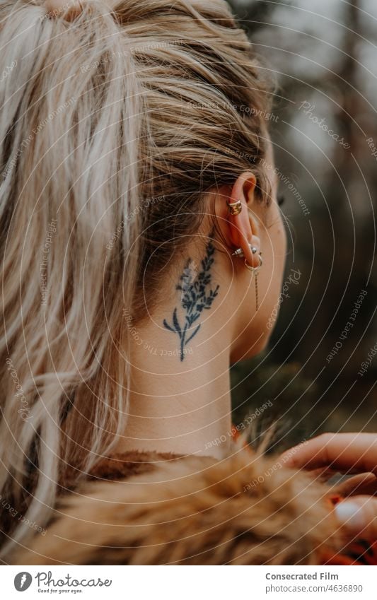 Woman walking with neck tattoo, urban boho fashion and style womans style street style clean tattoo Fancy Style Europe Italian French English American outdoors