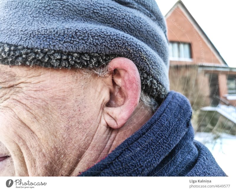 Ear of a man Ear lobe Listening Outer ear Close-up Head Human being Detail Skin 1 Adults Senses