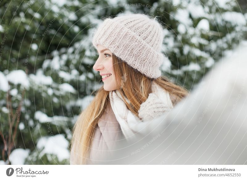 135,800+ Winter Fashion Snow Stock Photos, Pictures & Royalty-Free