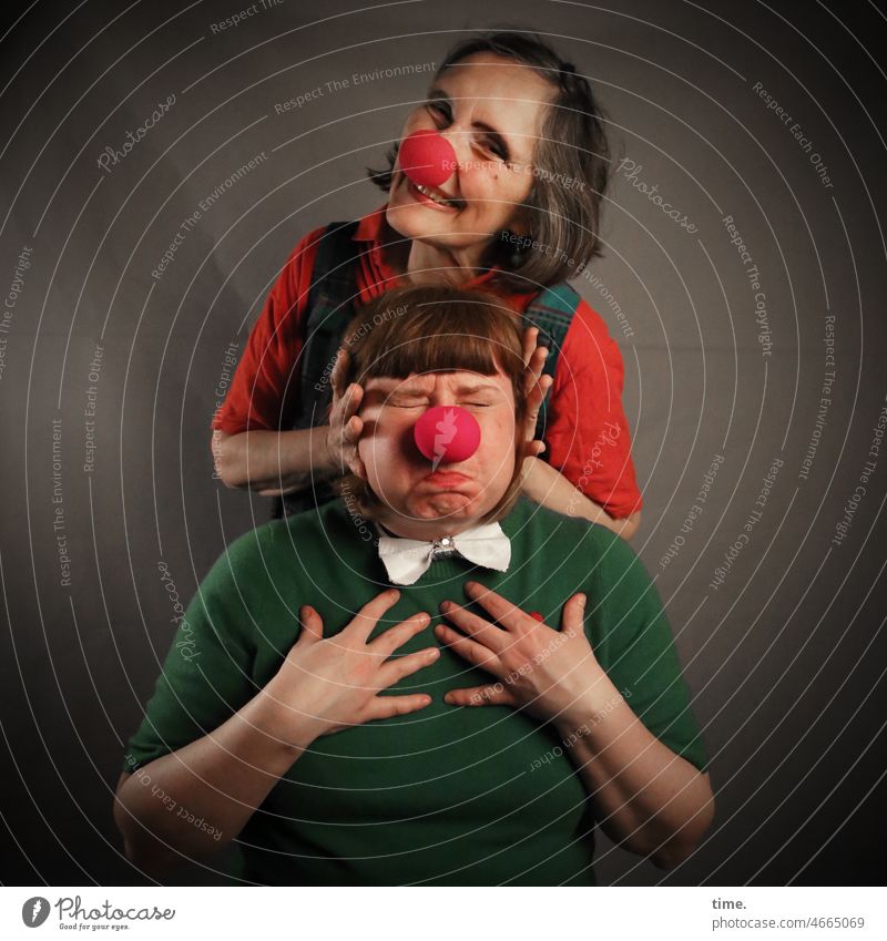 love the one you're with (V) clown nose Couple Clown Theatre Woman facial expression Grimace at the same time Whim fun acting Stage Trust Fly Heart Green Red