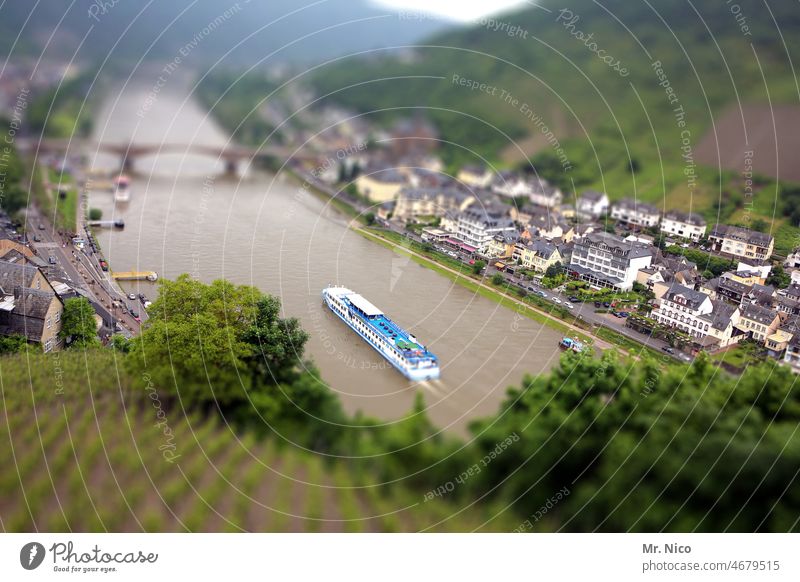 Cochem on the Moselle Vacation & Travel River Tourism Trip Landscape Navigation Town Rhineland-Palatinate Mosel (wine-growing area) Vineyard cityscape panorama